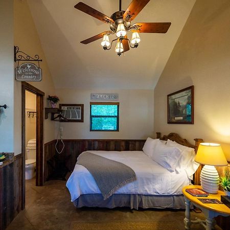 Cabin 1 Rental 15 Minutes From Magnolia And Baylor Waco Exterior foto