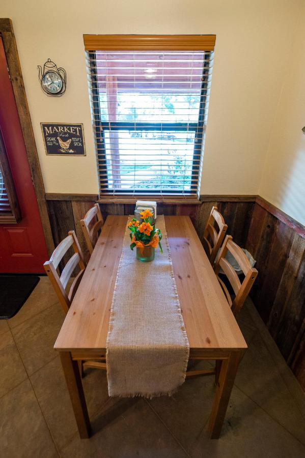 Cabin 1 Rental 15 Minutes From Magnolia And Baylor Waco Exterior foto